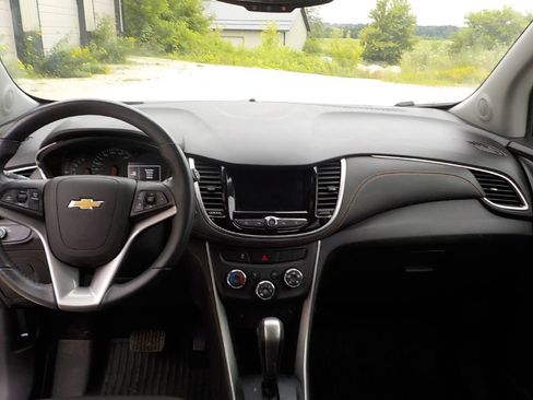 Used 2022 Chevrolet Trax LT w/ LT Convenience Package AWD/4WD image 13