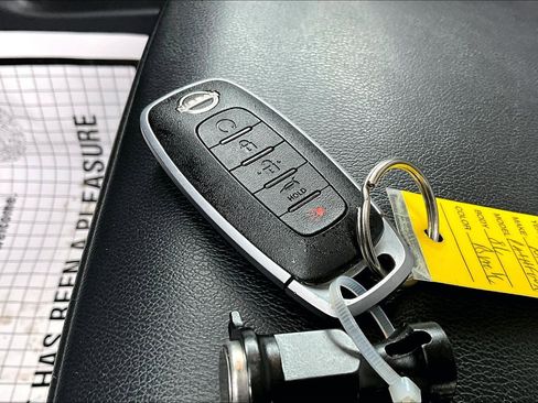 Used 2023 Nissan Pathfinder SL image 11