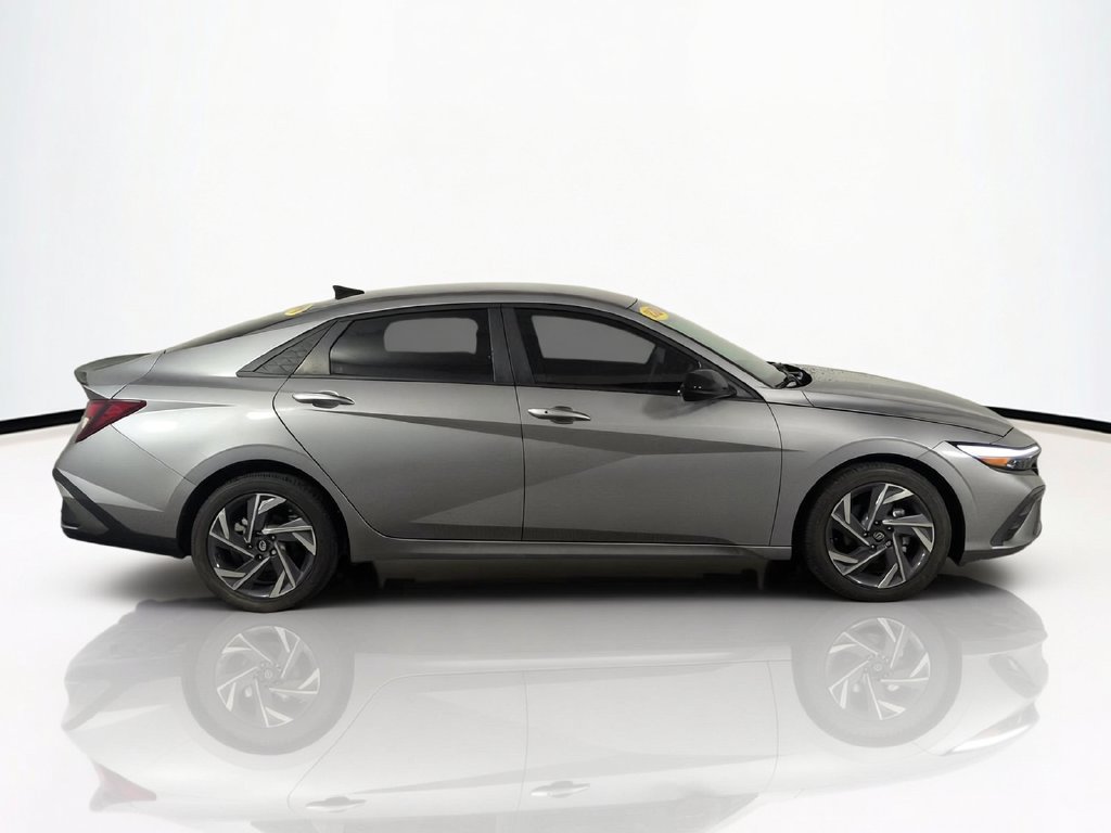 Used 2025 Hyundai Elantra Sport FWD image 5