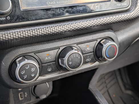 Used 2020 Nissan Kicks S image 10