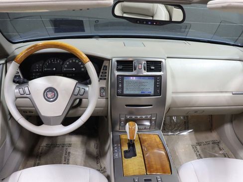 Used 2005 Cadillac XLR RWD image 41