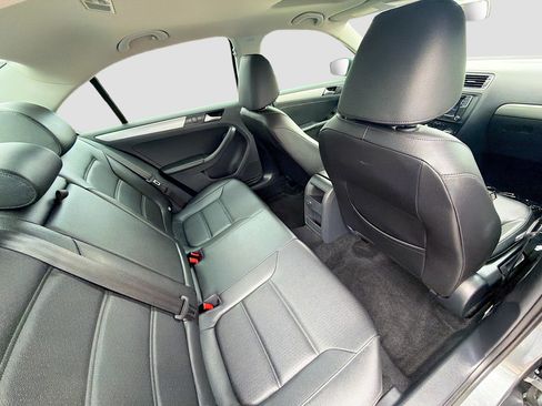 Used 2017 Volkswagen Jetta SE FWD image 28