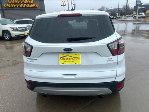 Used 2017 Ford Escape SE image 4