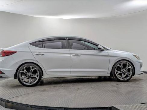 Used 2019 Hyundai Elantra SE image 9