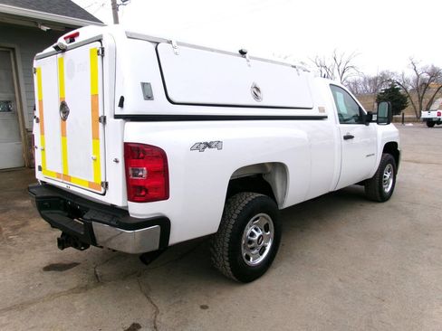 Used 2014 Chevrolet Silverado 2500 W/T w/ Snow Plow Prep Package image 8