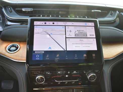 Used 2024 Jeep Grand Cherokee Summit image 18