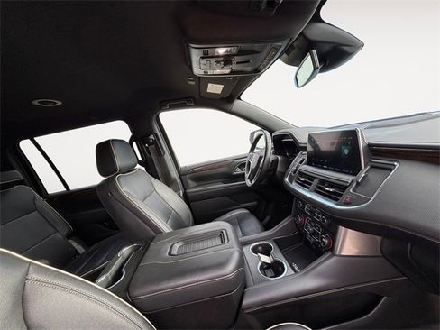 Used 2023 Chevrolet Suburban Premier image 14