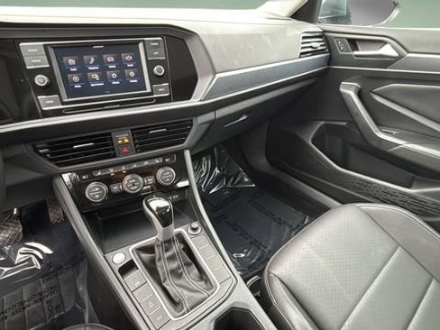 Used 2024 Volkswagen Jetta SE image 25