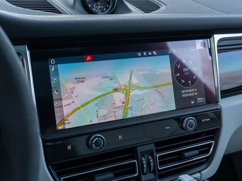 Certified 2026 Porsche Macan S image 28