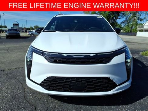 New 2027 Chrysler Pacifica Limited w/ S Appearance Package AWD/4WD image 2