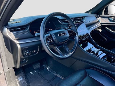 Certified 2022 Jeep Grand Cherokee L Overland image 9