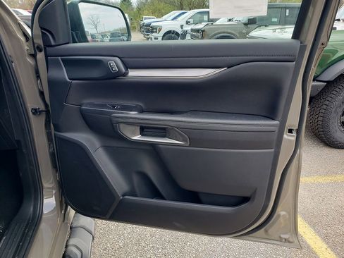 New 2025 Ford Ranger Lariat w/ Black Appearance Package image 19