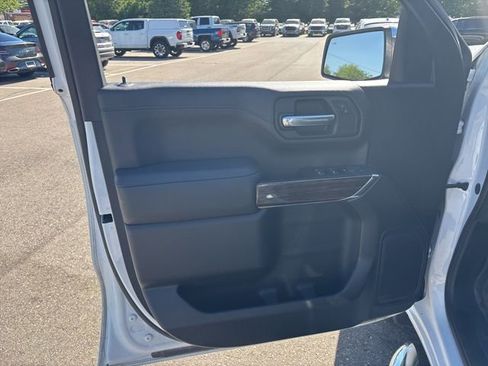 Used 2019 GMC Sierra 1500 SLE w/ SLE Value Package AWD/4WD image 16