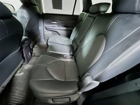 Certified 2024 Toyota Grand Highlander XLE image 22