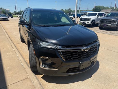 Used 2023 Chevrolet Traverse RS FWD image 3