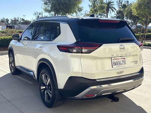 Used 2021 Nissan Rogue Platinum image 3