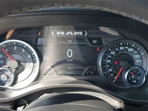 Used 2025 RAM 1500 Laramie image 15