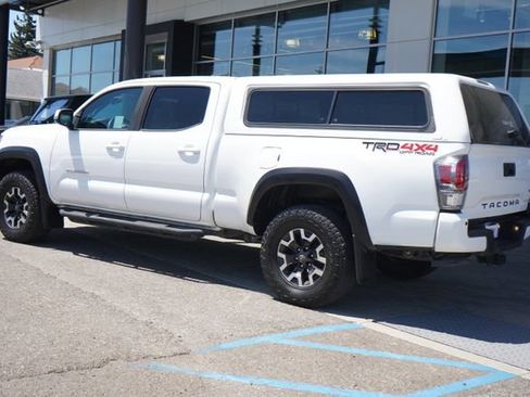 Used 2020 Toyota Tacoma TRD Off-Road w/ Technology Package AWD/4WD image 6
