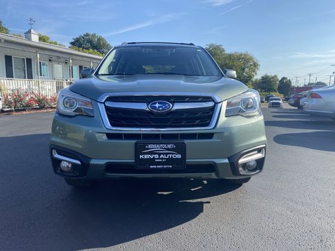 Used 2017 Subaru Forester 2.5i Touring image 2