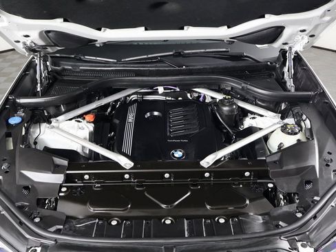 Used 2022 BMW X6 xDrive40i w/ M Sport Package image 15