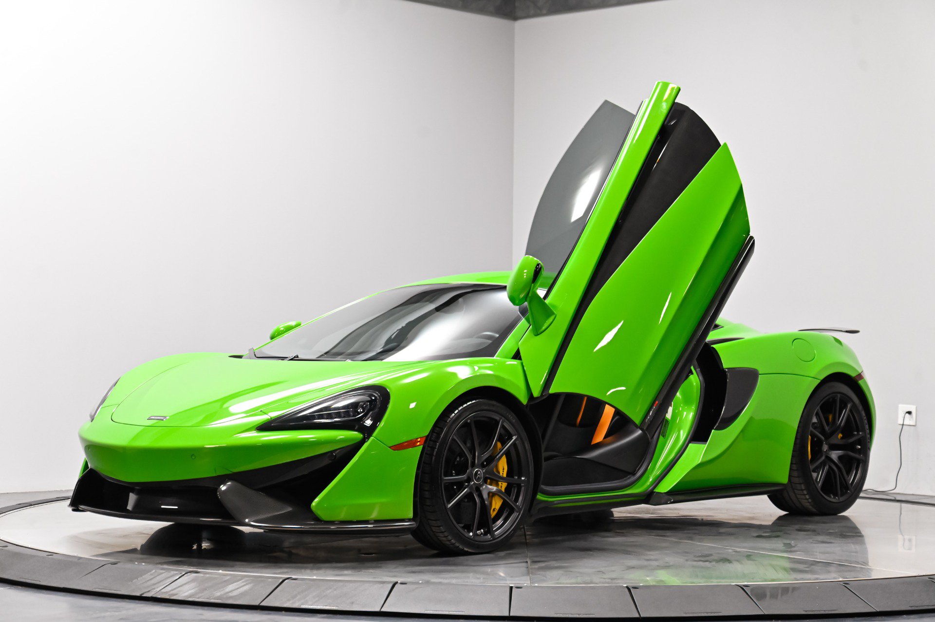 Used 2016 McLaren 570S Coupe RWD image 3