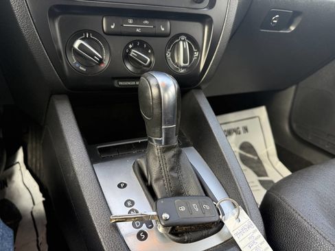 Used 2011 Volkswagen Jetta SE image 14