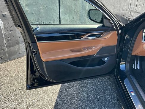 Used 2021 BMW 740i xDrive w/ M Sport Package AWD/4WD image 24