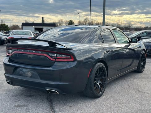 Used 2019 Dodge Charger SXT image 6