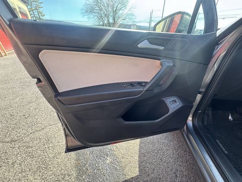 Used 2019 Volkswagen Tiguan SEL AWD/4WD image 33