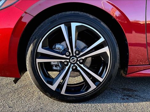 Used 2023 Nissan Sentra SR w/ SR Premium Package image 34