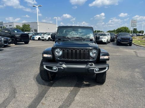Used 2025 Jeep Gladiator Sport w/ Premium Package AWD/4WD image 8
