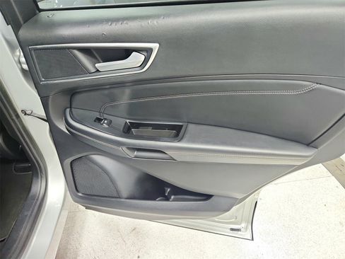 Used 2018 Ford Edge Titanium image 41