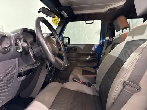 Used 2010 Jeep Wrangler Unlimited Rubicon AWD/4WD image 14