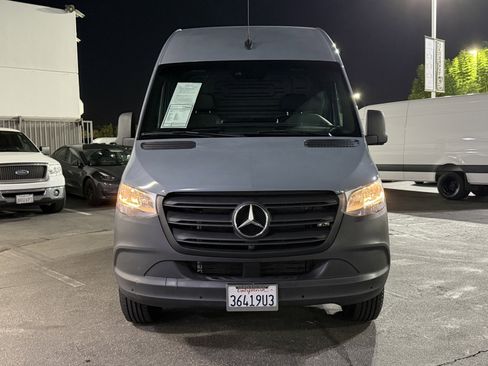 Used 2023 Mercedes-Benz Sprinter 2500 image 3