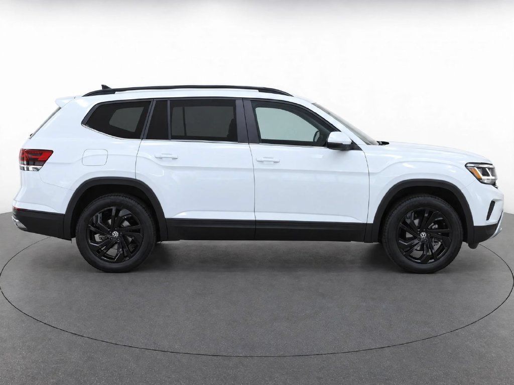 Used 2023 Volkswagen Atlas SE w/ Black Wheel Package AWD/4WD image 6