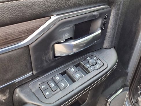 New 2026 RAM 2500 Laramie AWD/4WD image 18