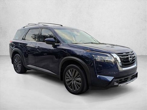 Used 2022 Nissan Pathfinder SL w/ SL Premium Package image 3