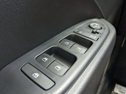 New 2025 Hyundai Venue SEL image 17