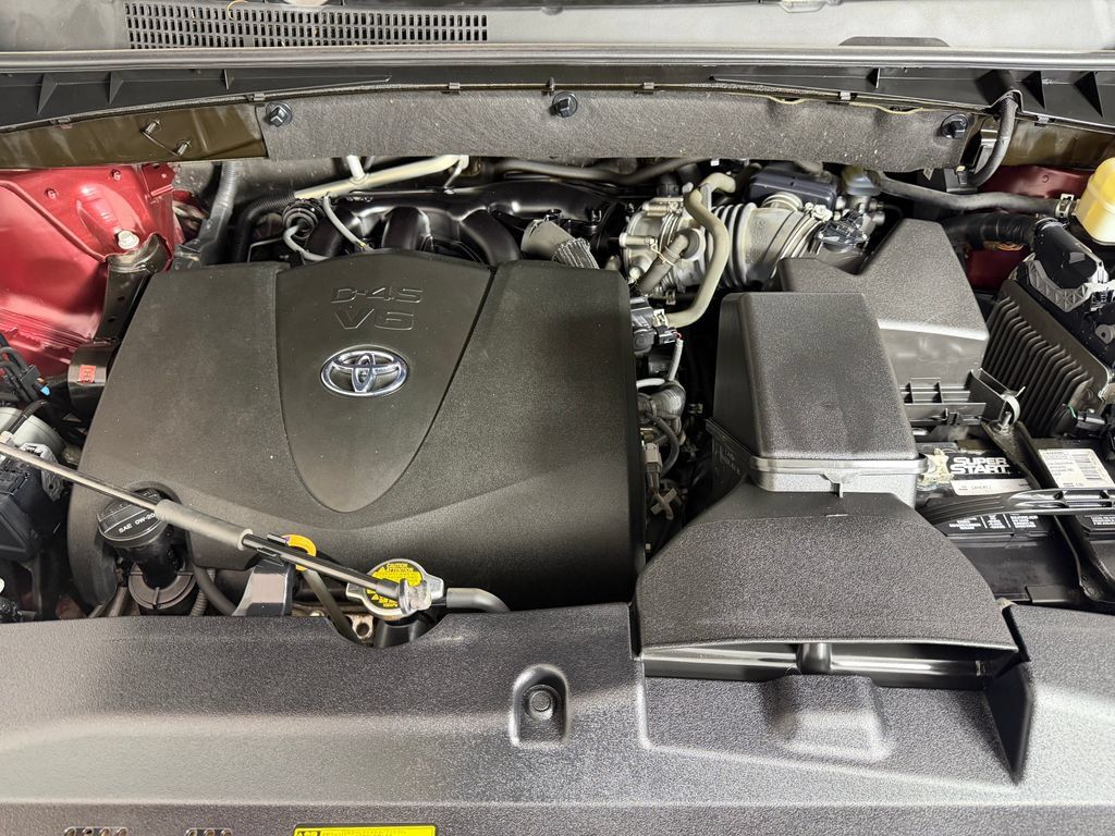 Used 2017 Toyota Highlander XLE AWD/4WD image 23