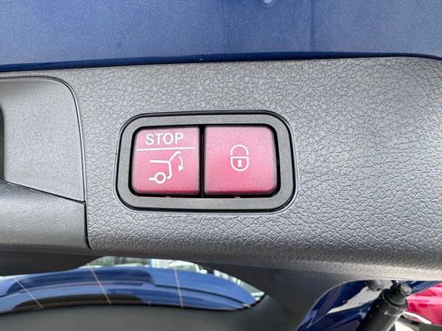 Used 2024 Mercedes-Benz GLB 250 image 13