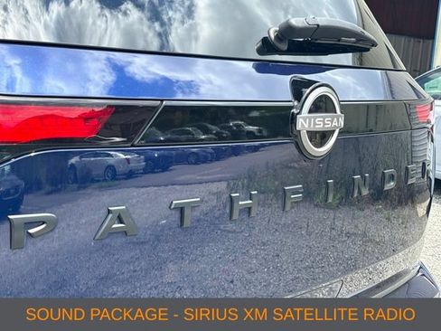 Used 2022 Nissan Pathfinder SL w/ SL Premium Package FWD image 10