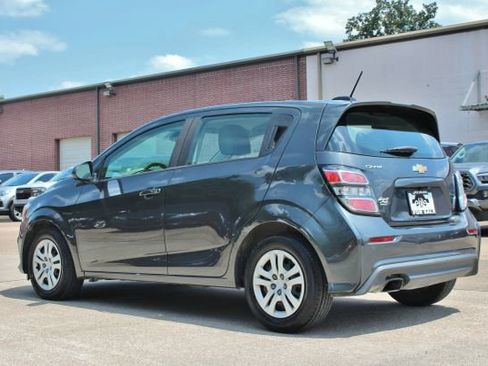 Used 2020 Chevrolet Sonic LT image 9