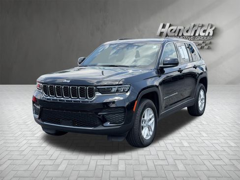 Used 2025 Jeep Grand Cherokee Laredo X w/ Luxury Tech Group I RWD image 5