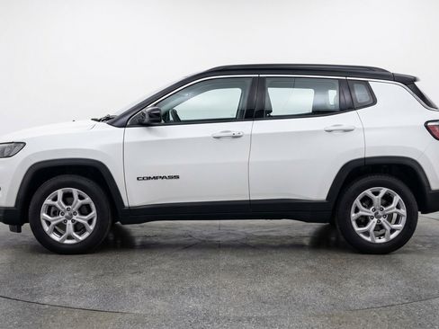 Used 2025 Jeep Compass Latitude AWD/4WD image 5