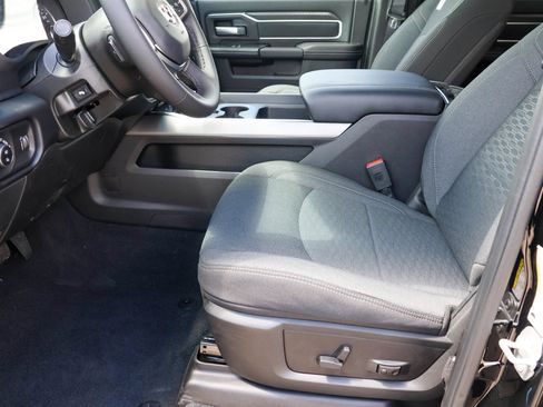New 2026 RAM 2500 Big Horn AWD/4WD image 4