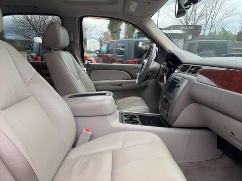 Used 2009 GMC Yukon SLT image 16
