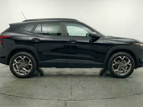 Used 2025 Chevrolet Trax LT image 11