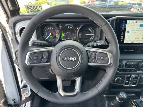 Certified 2025 Jeep Wrangler Unlimited Sahara AWD/4WD image 12
