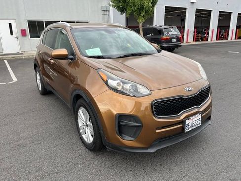 Used 2018 Kia Sportage LX w/ LX Popular Package FWD image 3