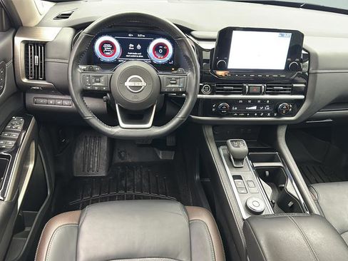 Used 2024 Nissan Pathfinder Platinum AWD/4WD image 16